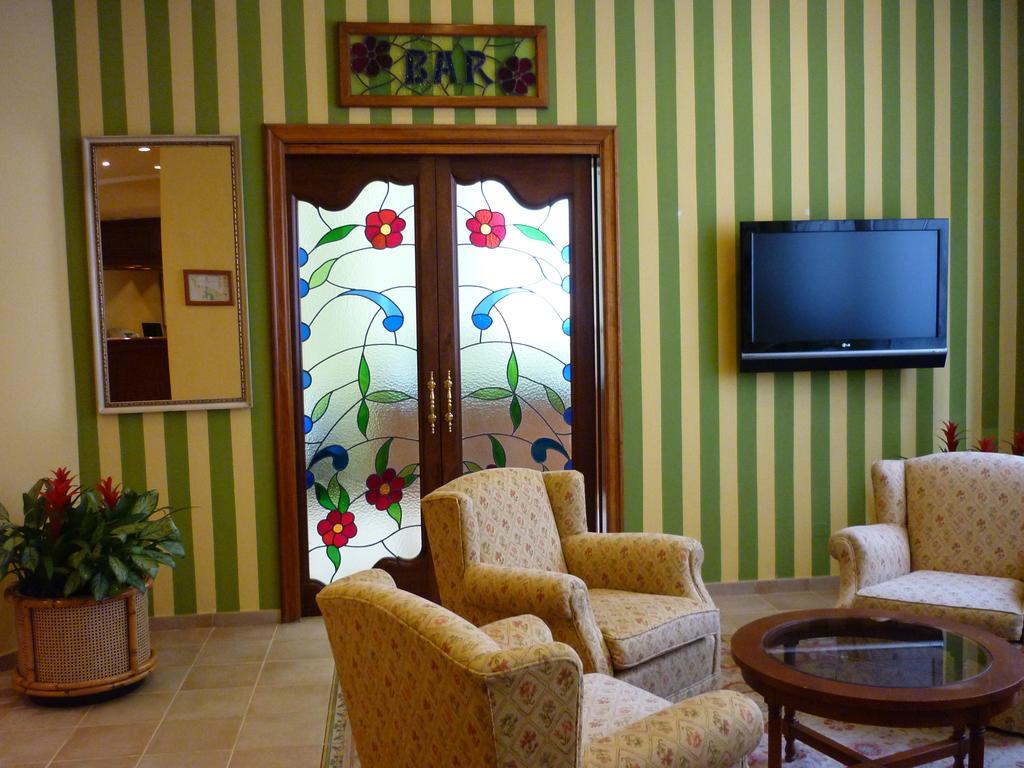 Hotel Regencia Colón
