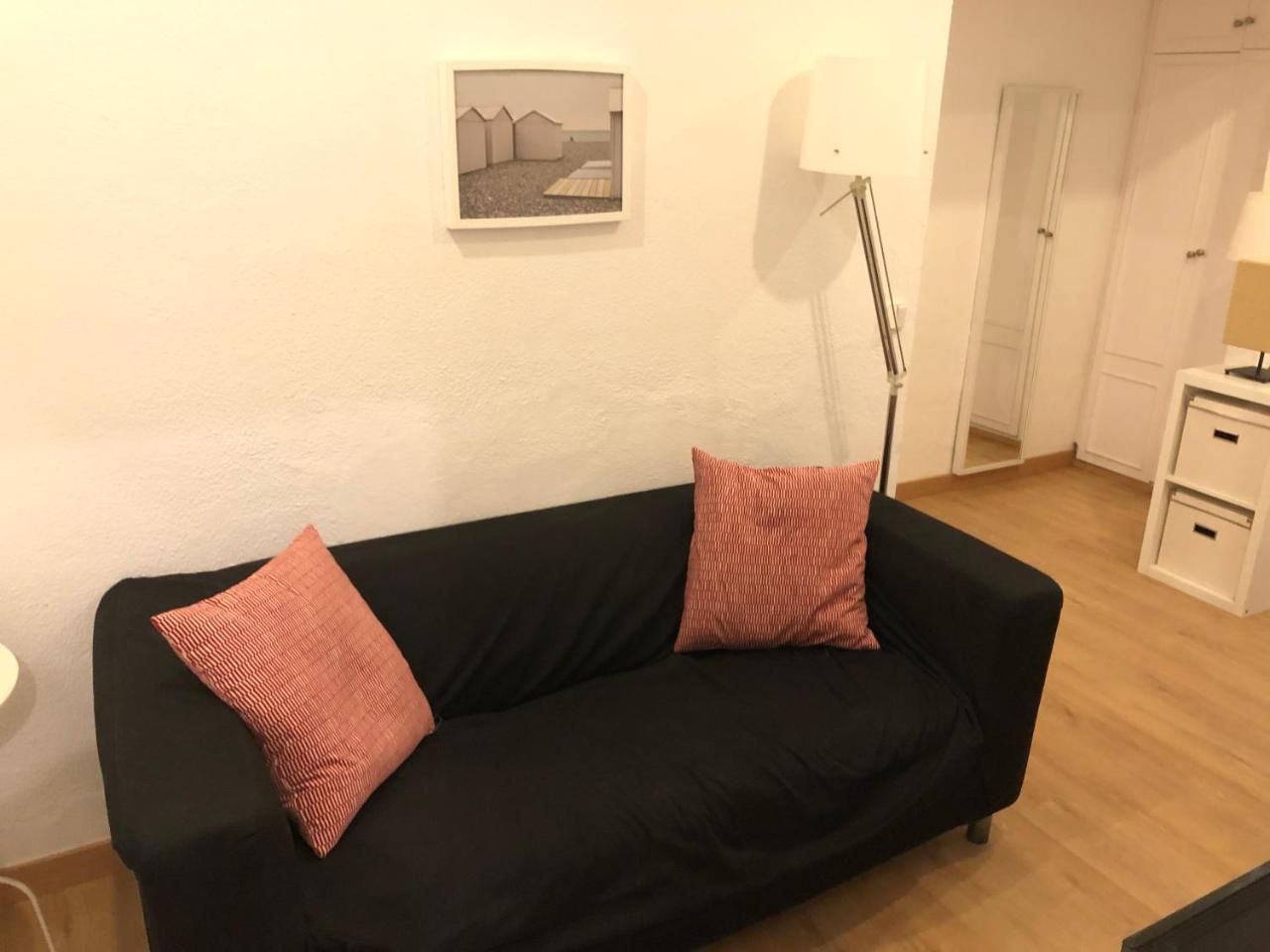 New! In Sarria Near Metro Apartamento
