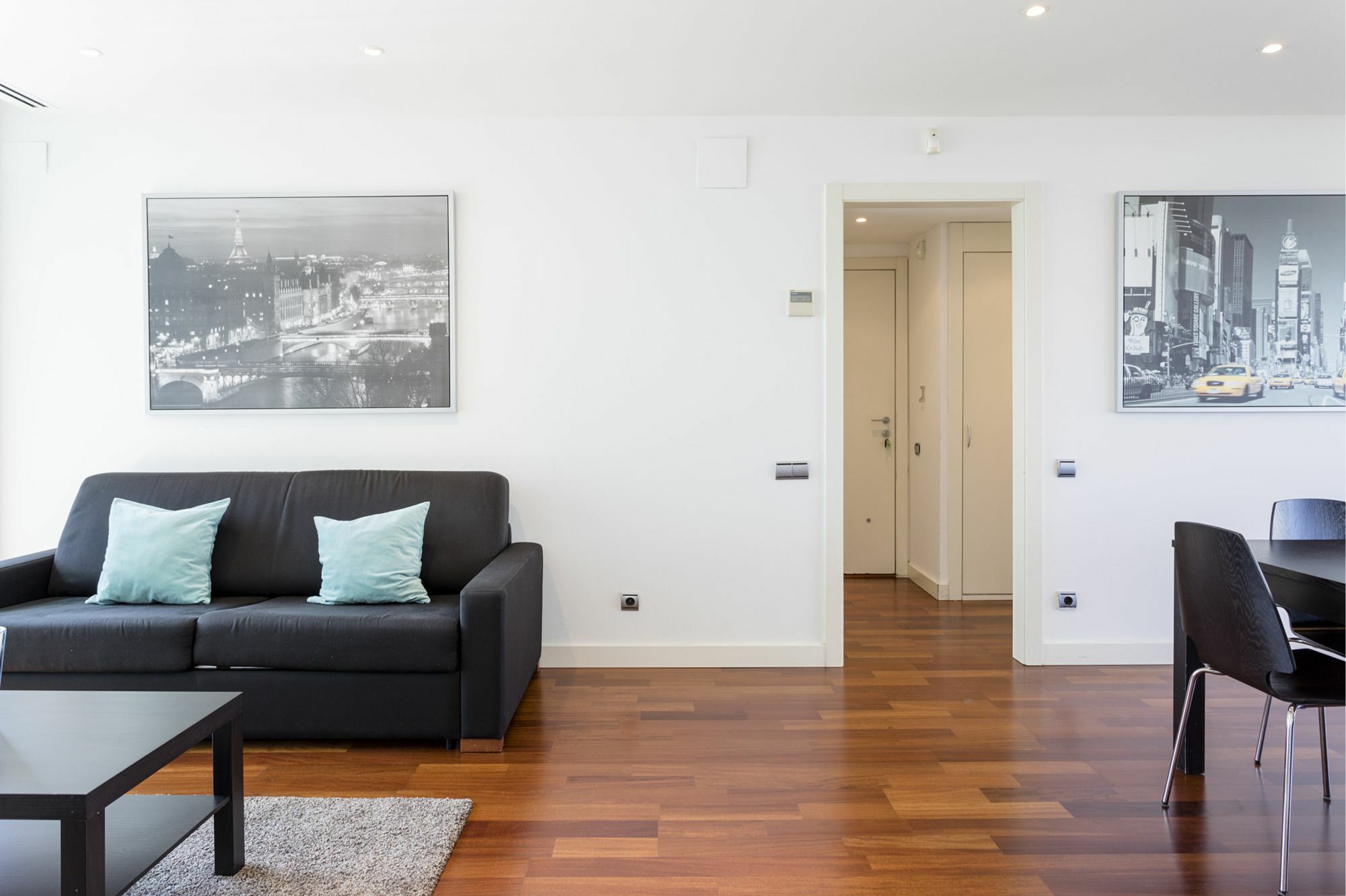 Unique Rentals-seafront Luxe Apartment