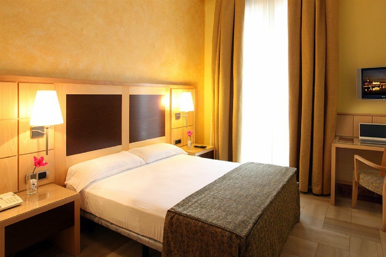 Nouvel Hotel 3*