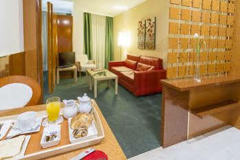 Acacia Apartahotel 4*