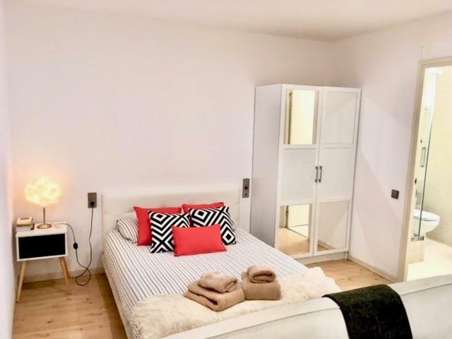 In The Middle Of Born Apartamento *