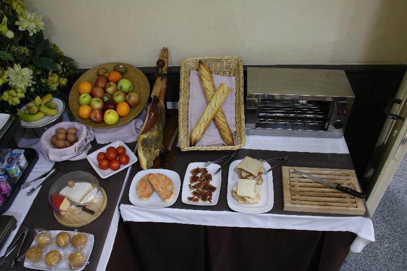 Hotel Travessera 2*