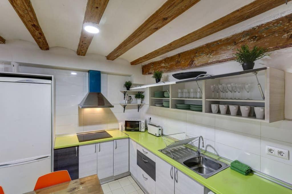 7 Pax Montserrat Ramblas Barcelona *