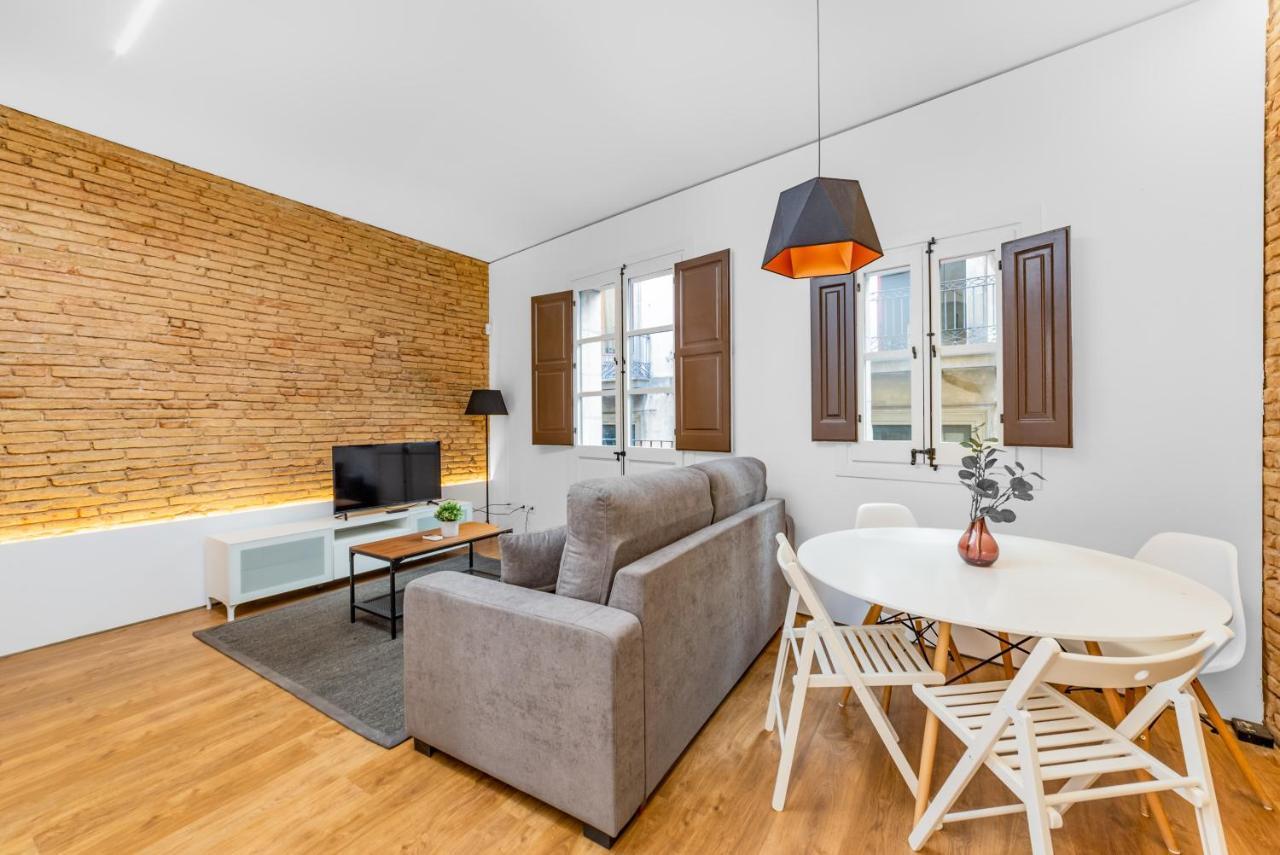 Apartment Lodging Modern In Downtown With Lovely Balcony
