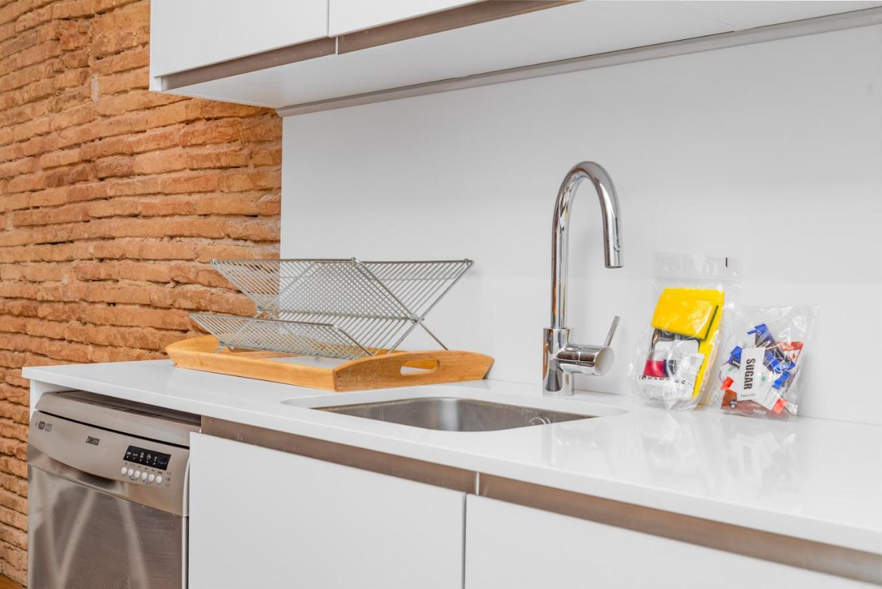 Lodging Modern In Downtown With Lovely Balcony