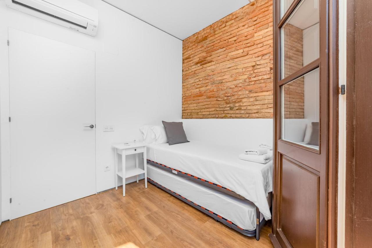 Apartment Lodging Modern In Downtown With Lovely Balcony Barcelona