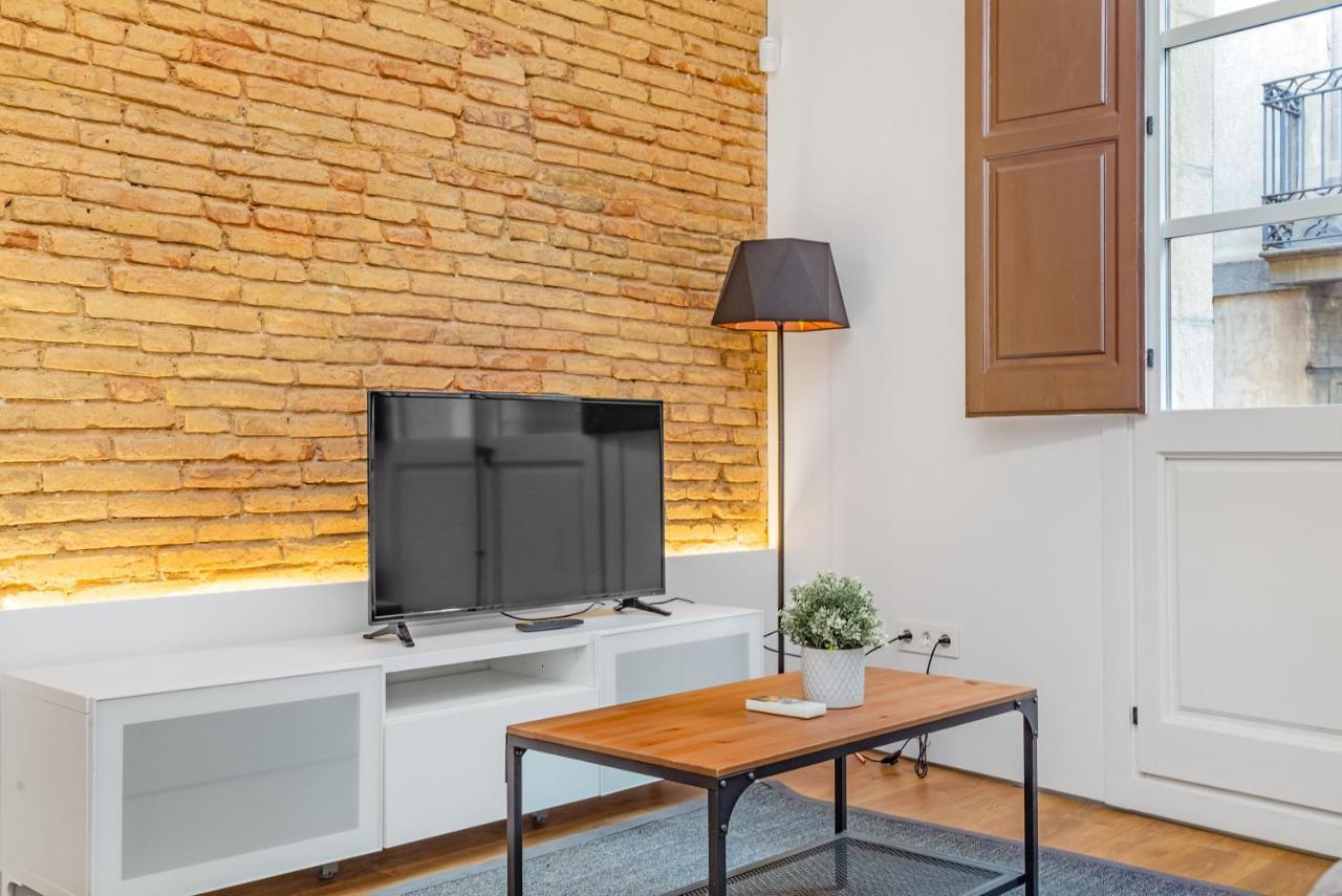 Lodging Modern In Downtown With Lovely Balcony