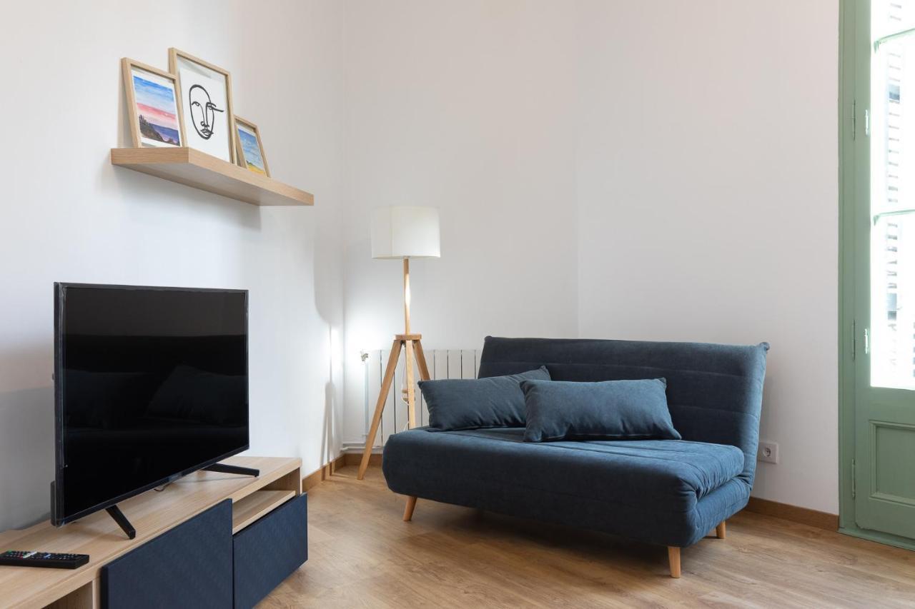 Apartment Modernist Family *