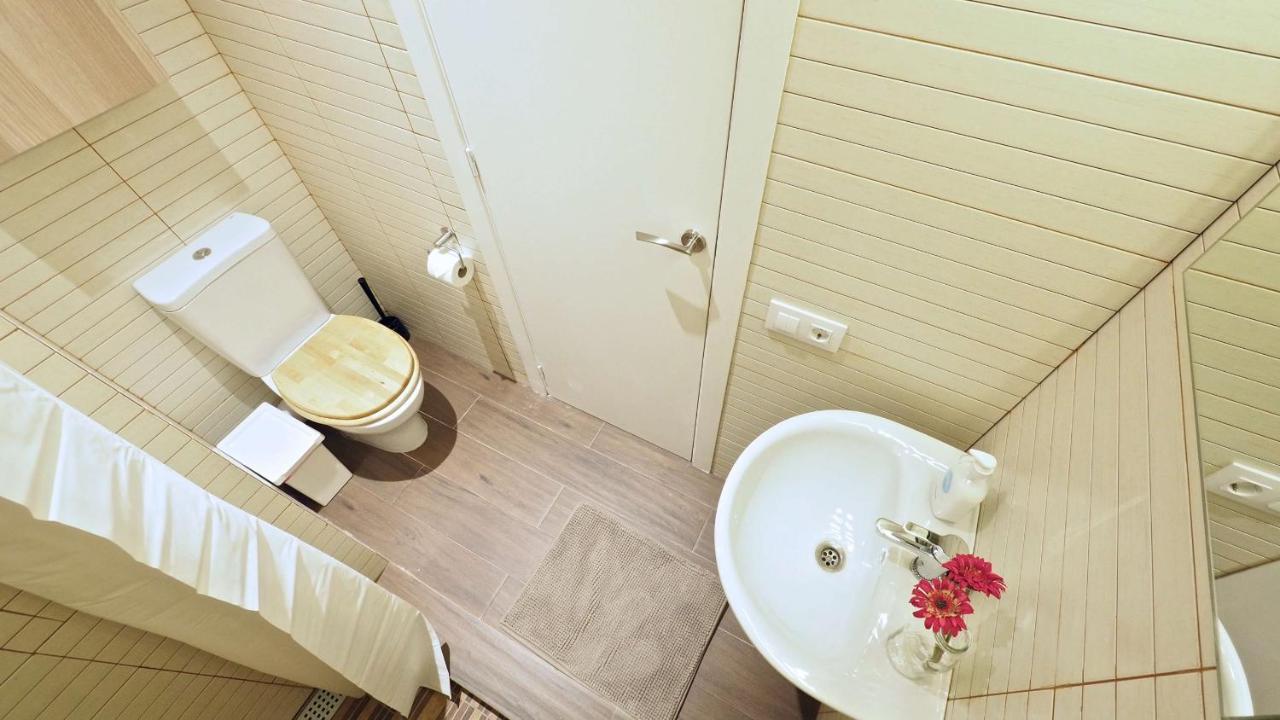 The White Flats Sant Antoni Apartment
