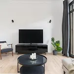 5Br - 3Bh Luxury Apartment In The City Center