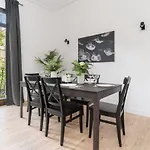 5Br - 3Bh Luxury Apartment In The City Center