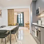 Anton\'S Downtown Apartment