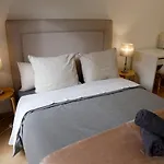 Sunny And Central Double Room Metro L5-L1