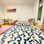 Sharing Flats In Gotico