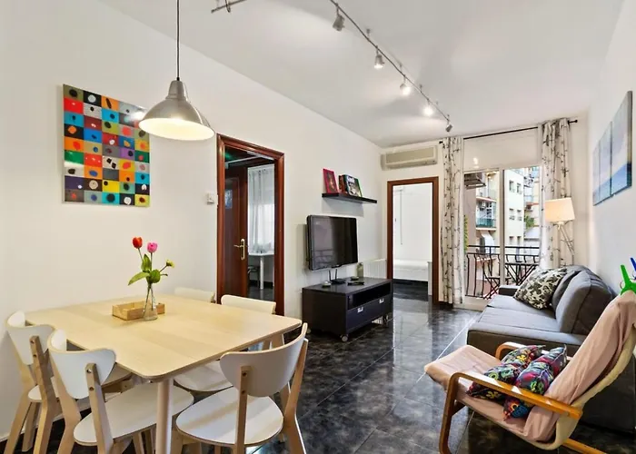 Cozy 3 Bedroom flat with Balcony close to Plaza España!