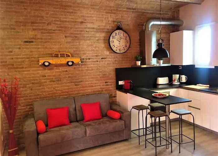 Lovely & Bright Vila Olimpica Beach Apartment