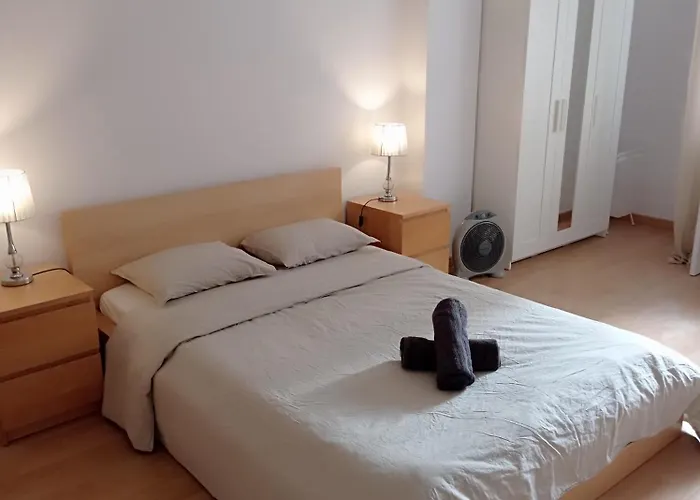 Sunny And Central Double Room Metro L5-L1