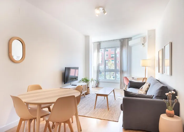 Comfortable Apt For Groups Next To Sagrada Familia