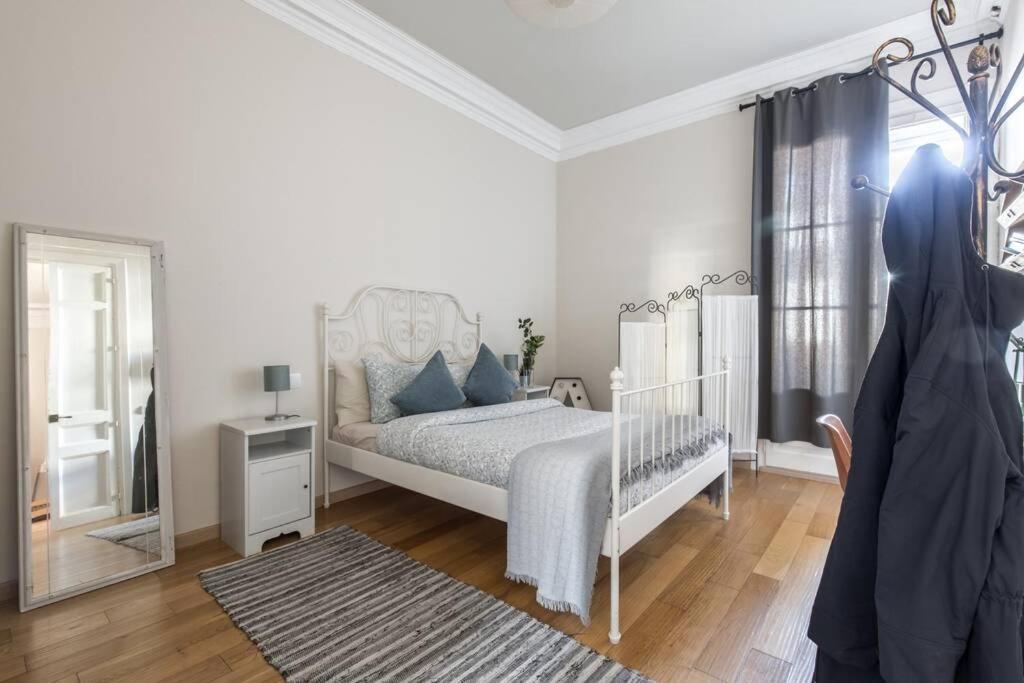 Beautiful&central Flat Near Sagrada Familia Apartamento *