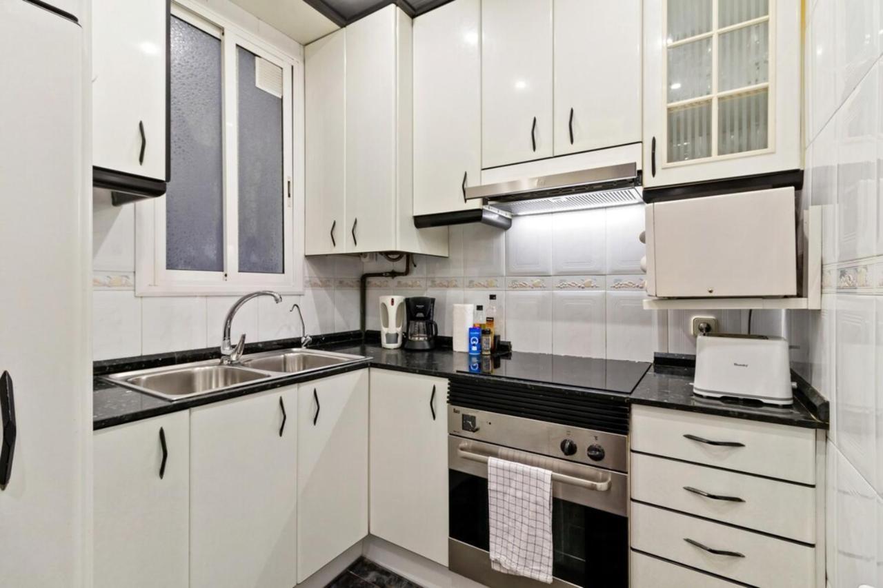 Cozy 3 Bedroom Flat With Balcony Close To Plaza España! Apartamento Barcelona