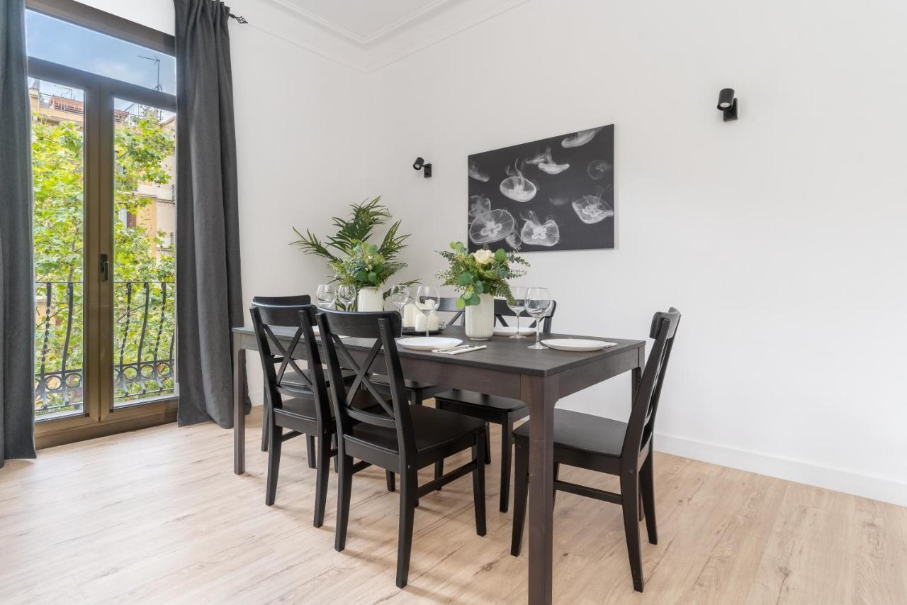5br - 3bh Luxury In The City Center Barcelona