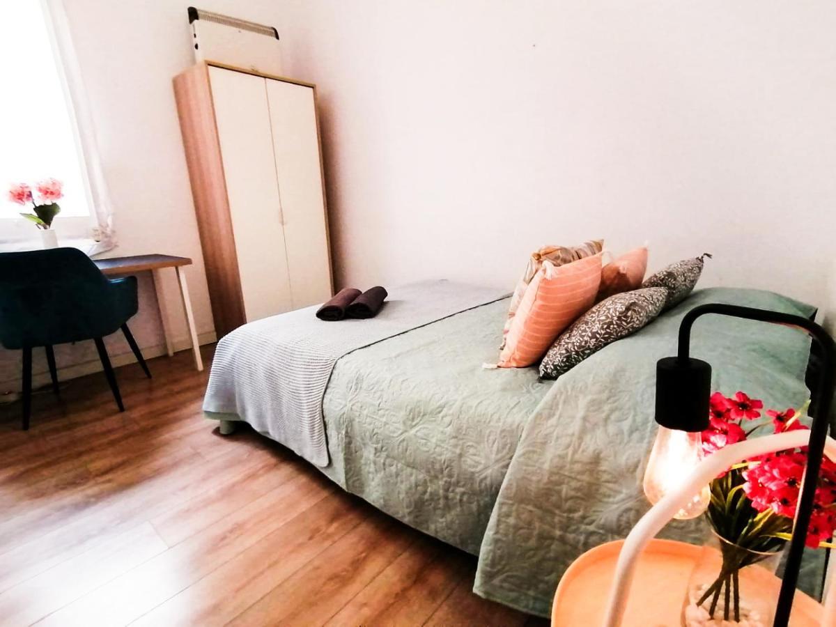 By Paseo De Gracia Hostal *