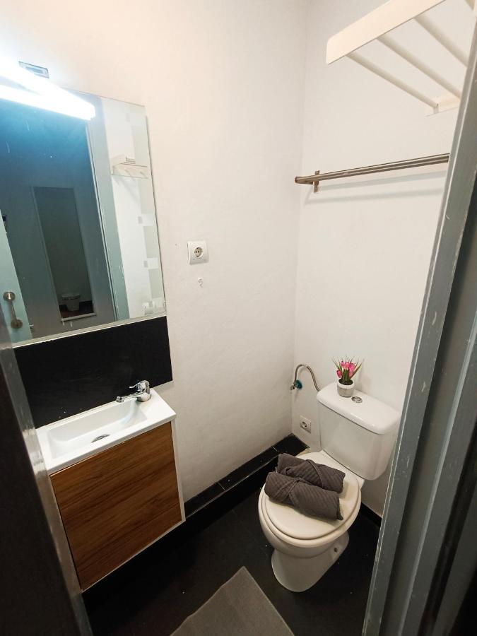 By Plaza Real Budget Hostal Barcelona