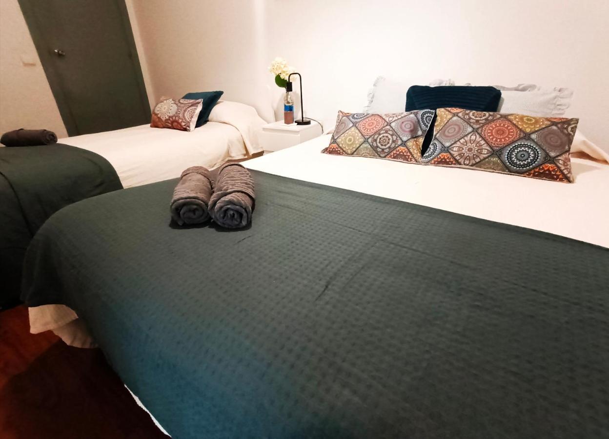 By Plaza Real Budget Hostal