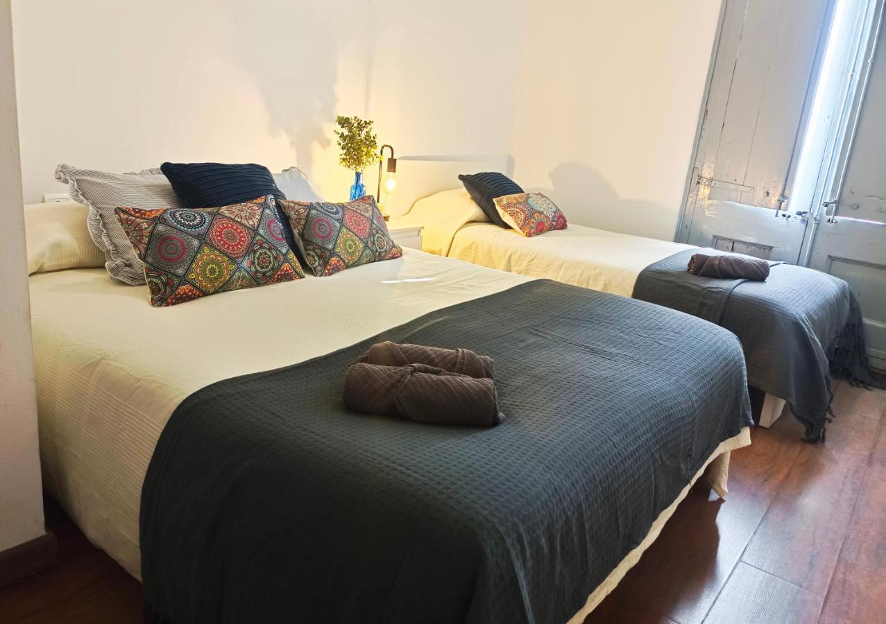 By Plaza Real Budget Hostal Barcelona