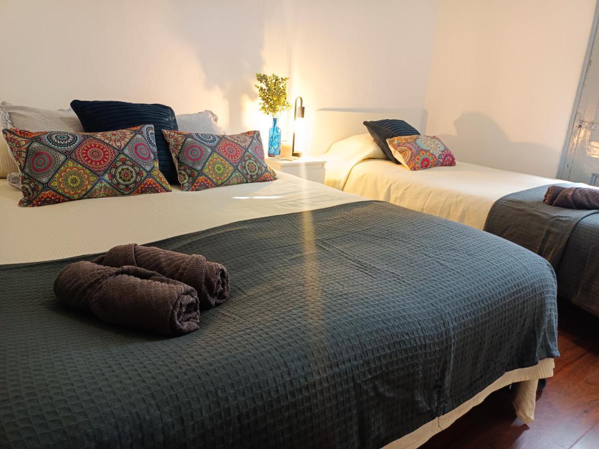 By Plaza Real Budget Hostal