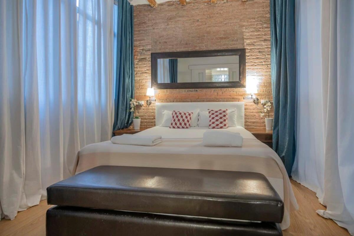 Exclusive 2 Bedroom In The Center Apartment