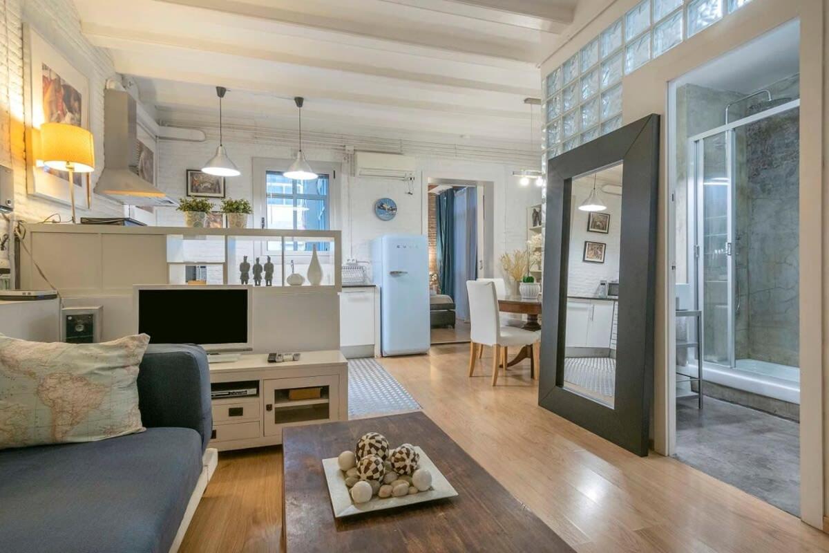 Exclusive 2 Bedroom In The Center Apartment *