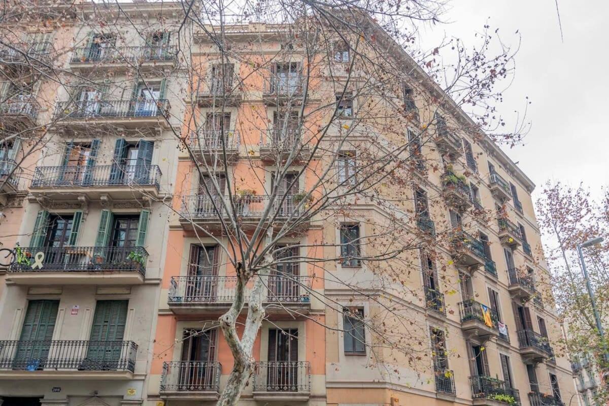 Exclusive 2 Bedroom In The Center Apartment *
