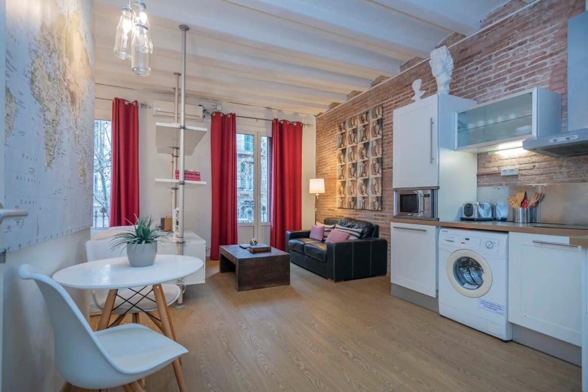 Exclusive 2 Bedroom In The Center Apartment