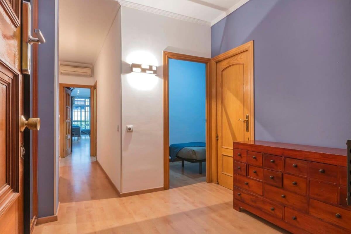 Renovated 4bd 2bth With Terrace In Plaza España Barcelona
