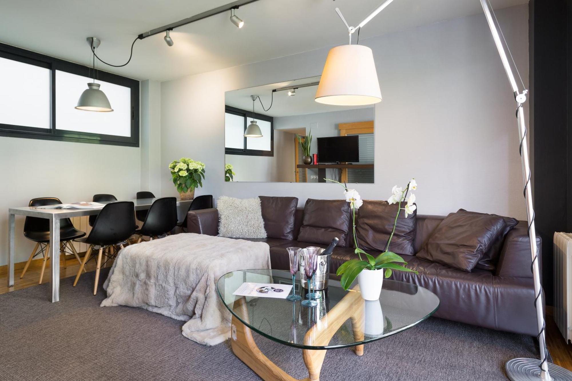 My Space Emirates - Spacious Near The Center * Barcelona