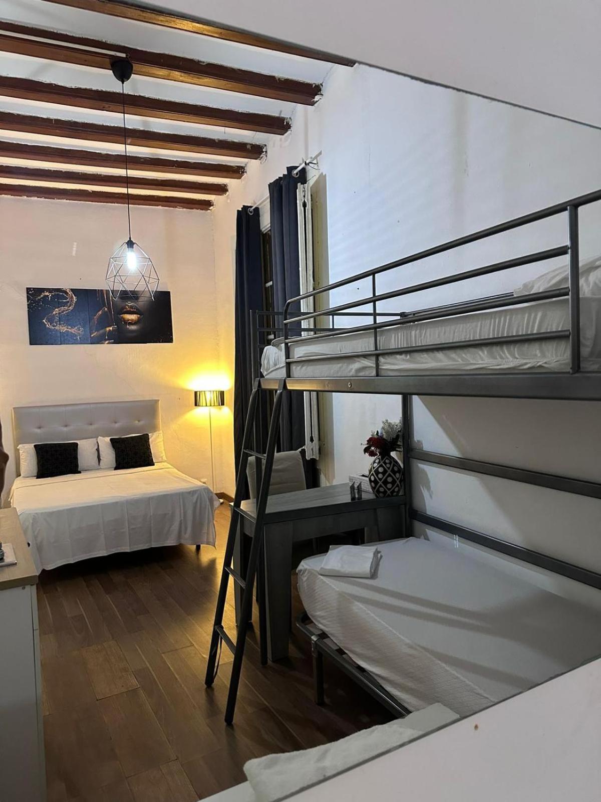 Cozy Pensión Barcelona