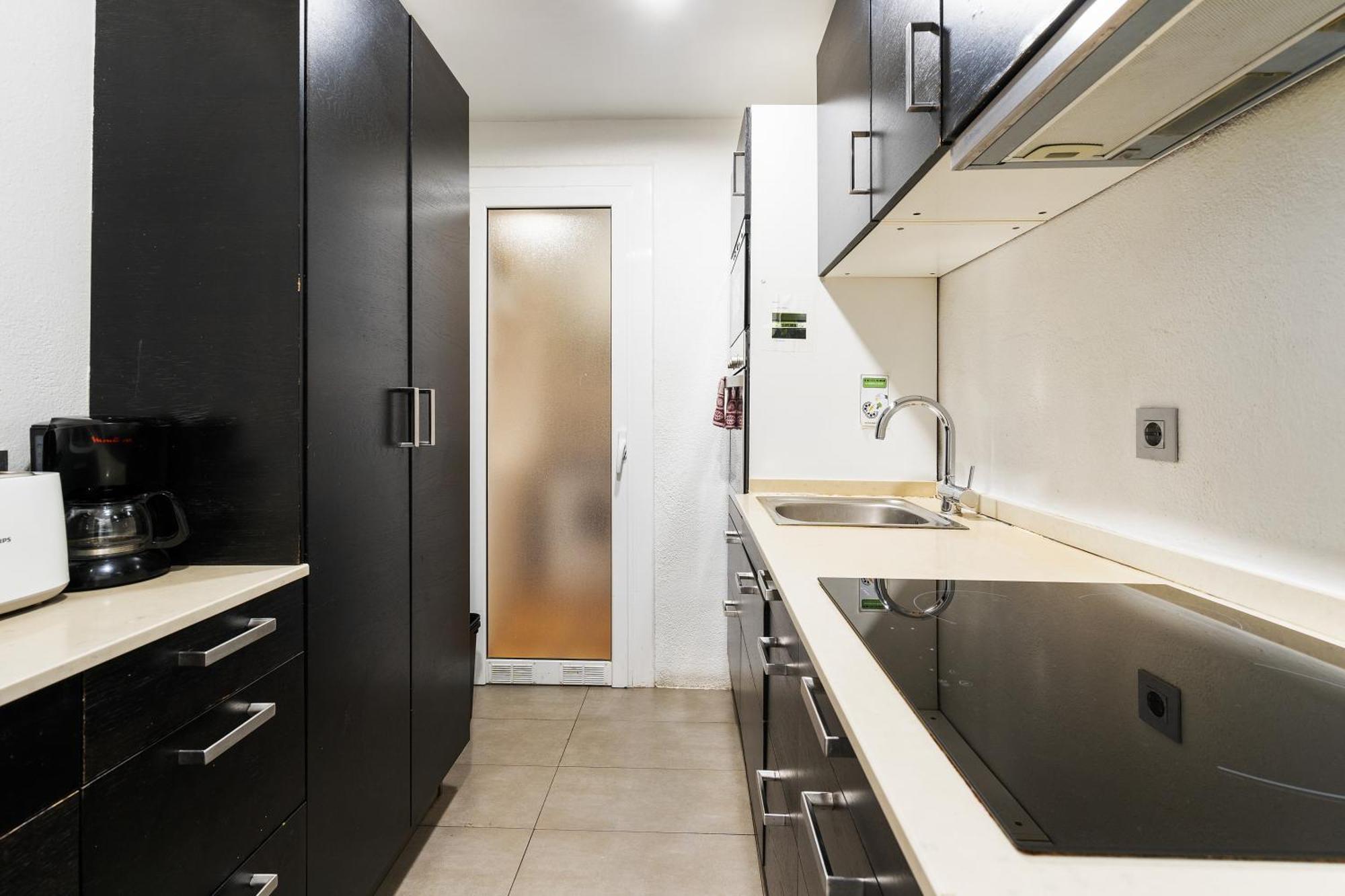 Eixample Ac, Sunlit Balcony & Prime Location Apartment Barcelona