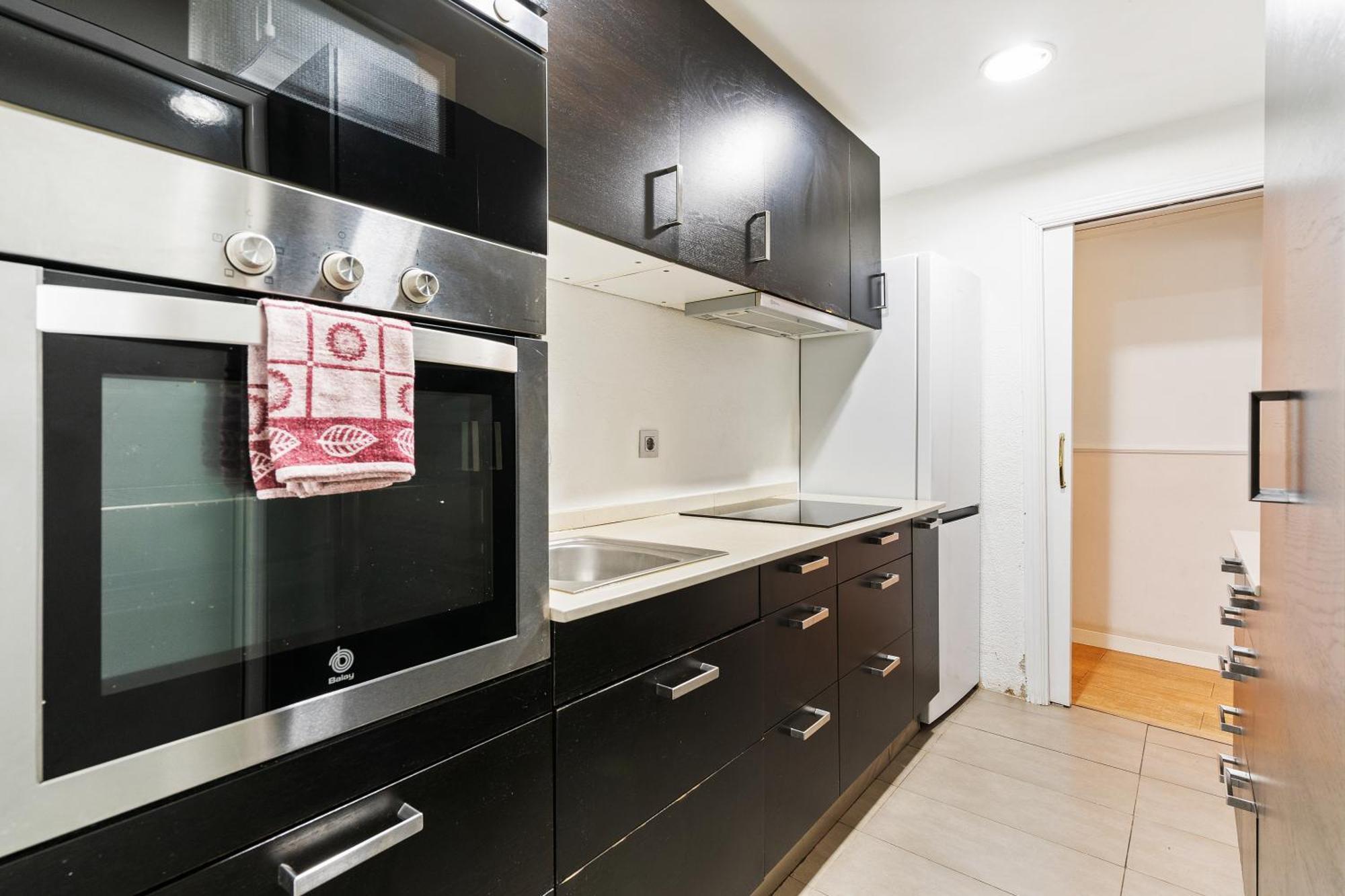 Apartment Eixample Ac, Sunlit Balcony & Prime Location