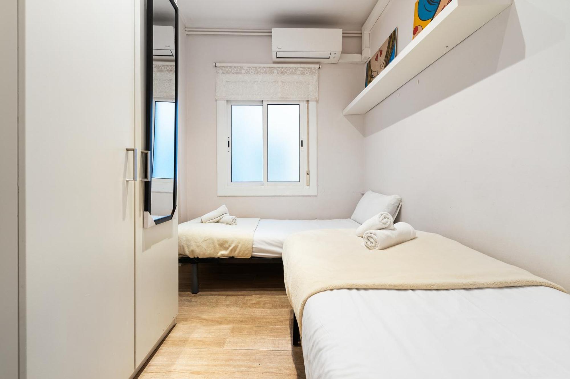 Apartment Eixample Ac, Sunlit Balcony & Prime Location Barcelona
