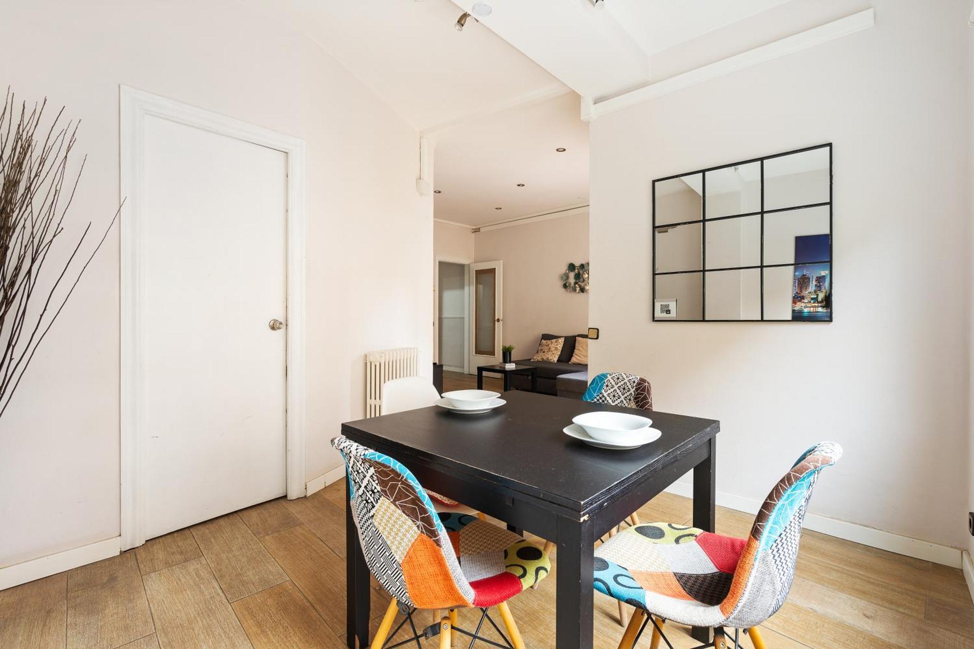 Eixample Ac, Sunlit Balcony & Prime Location Apartment