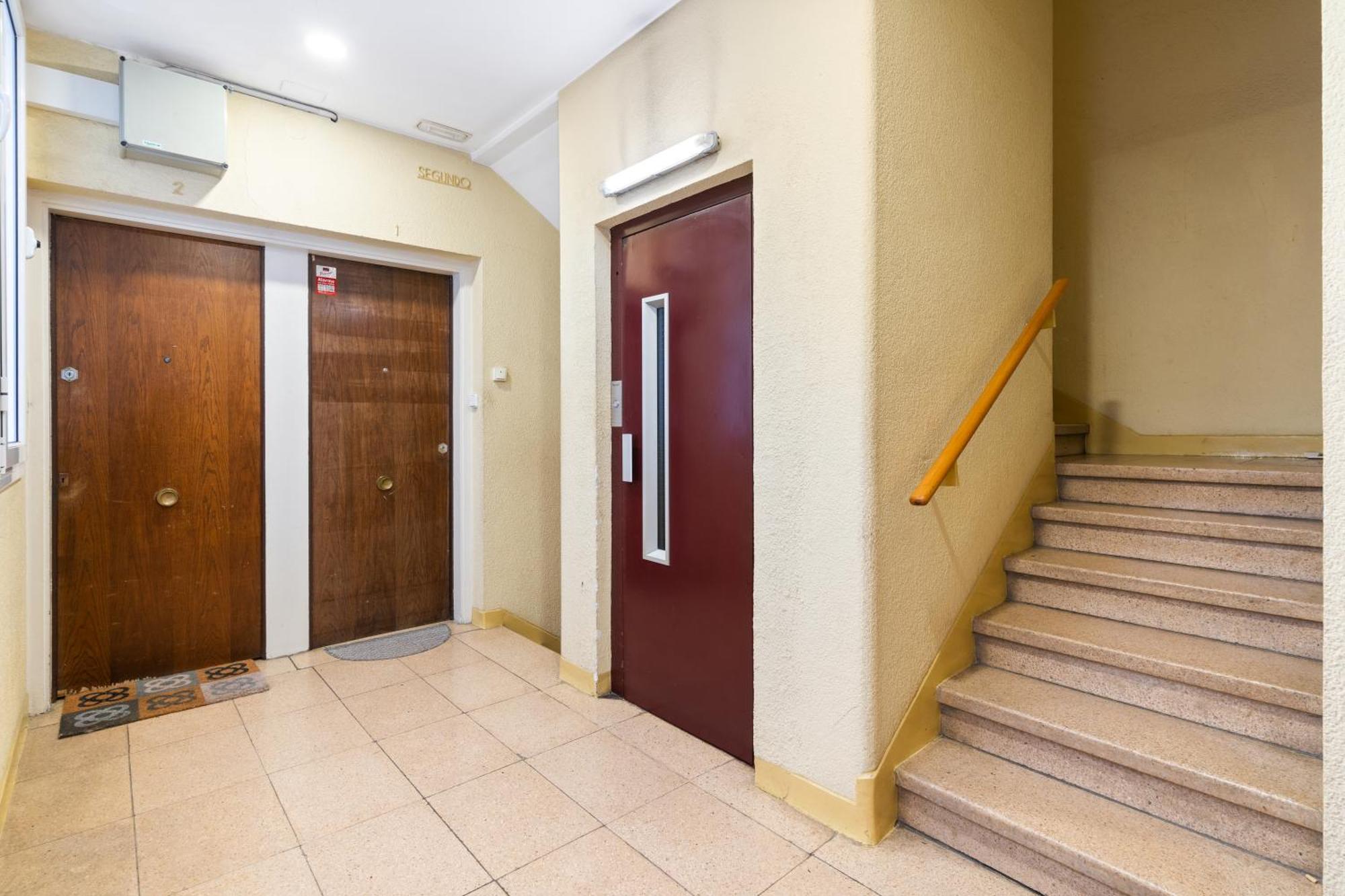 Eixample Ac, Sunlit Balcony & Prime Location Apartment Barcelona