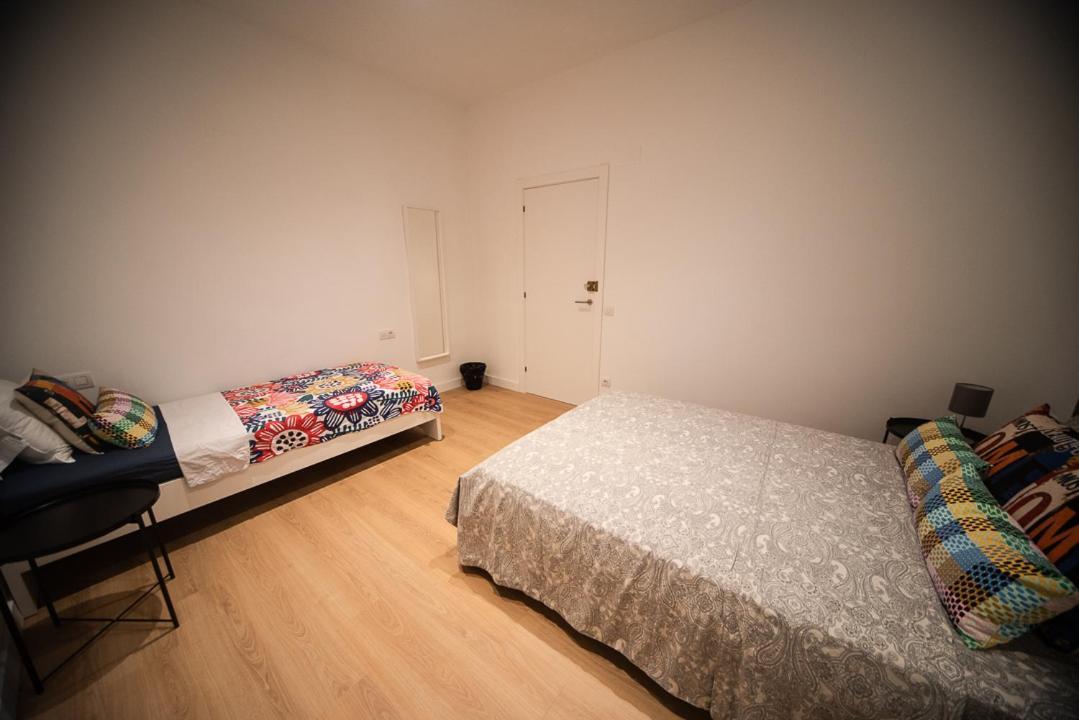 By Universitat Private Hostal *