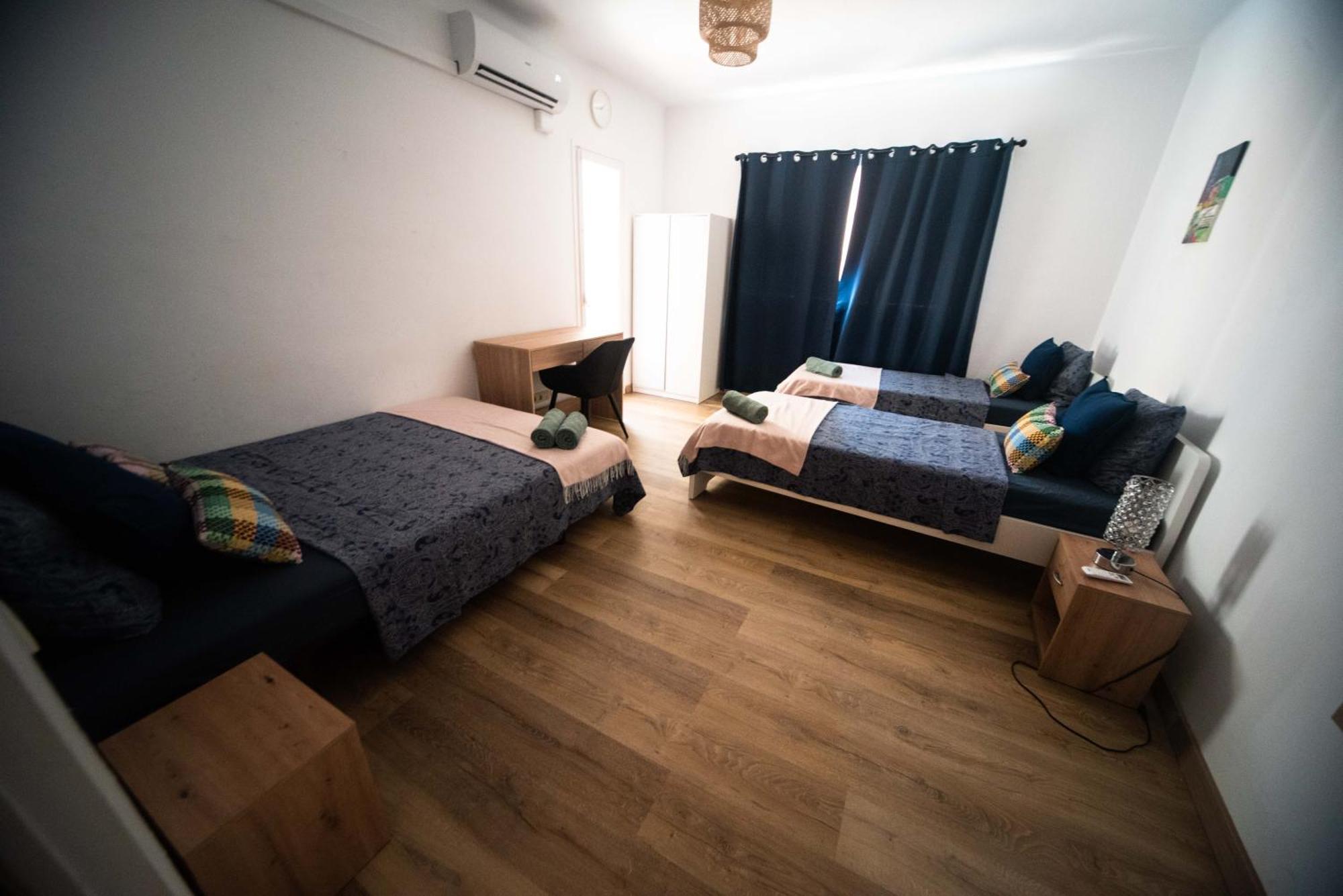 By Port Hostal