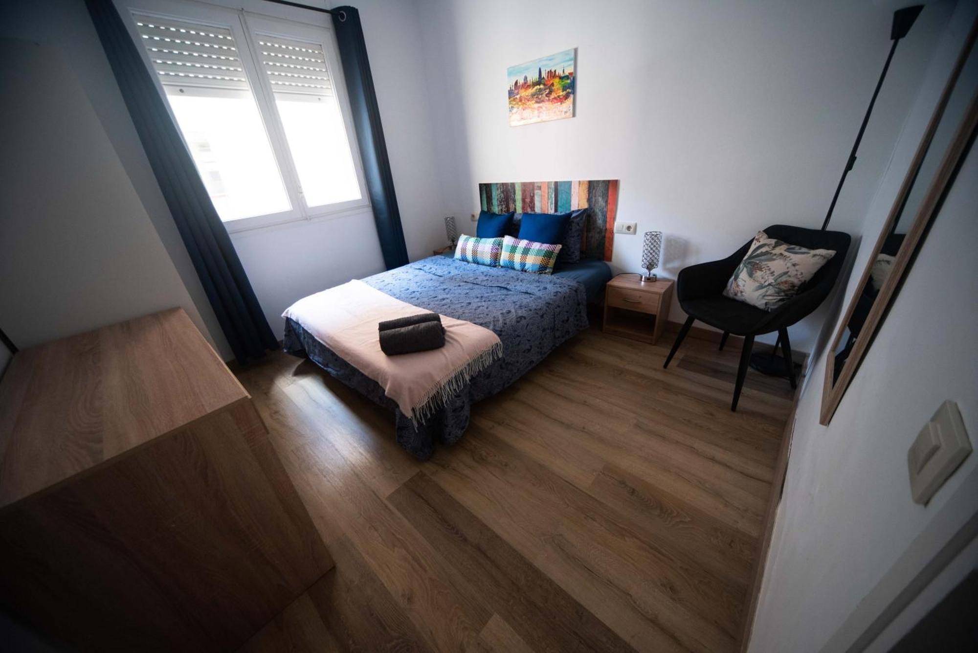 Hostal By Port *