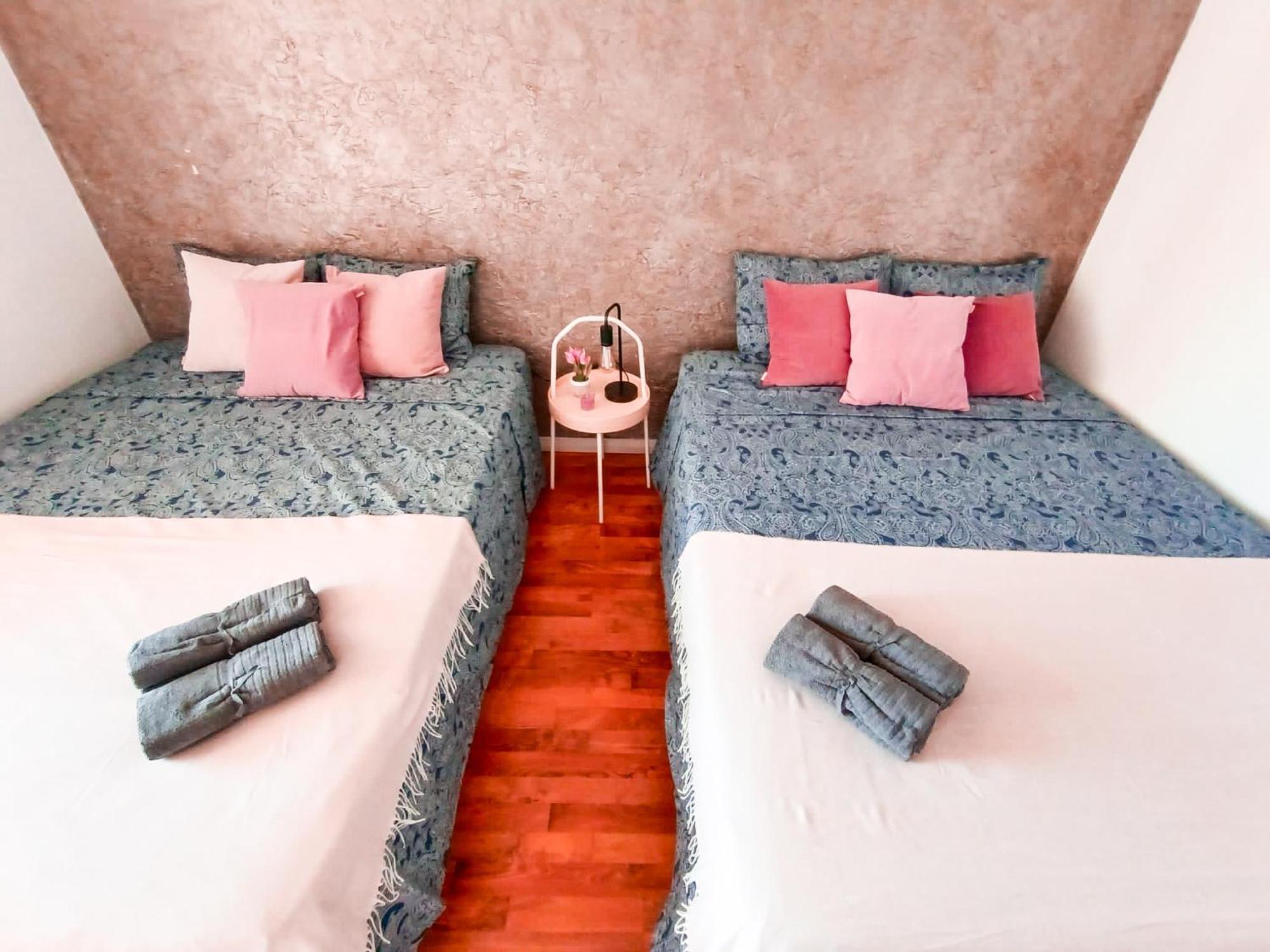 By Urquinaona Private Hostal Barcelona