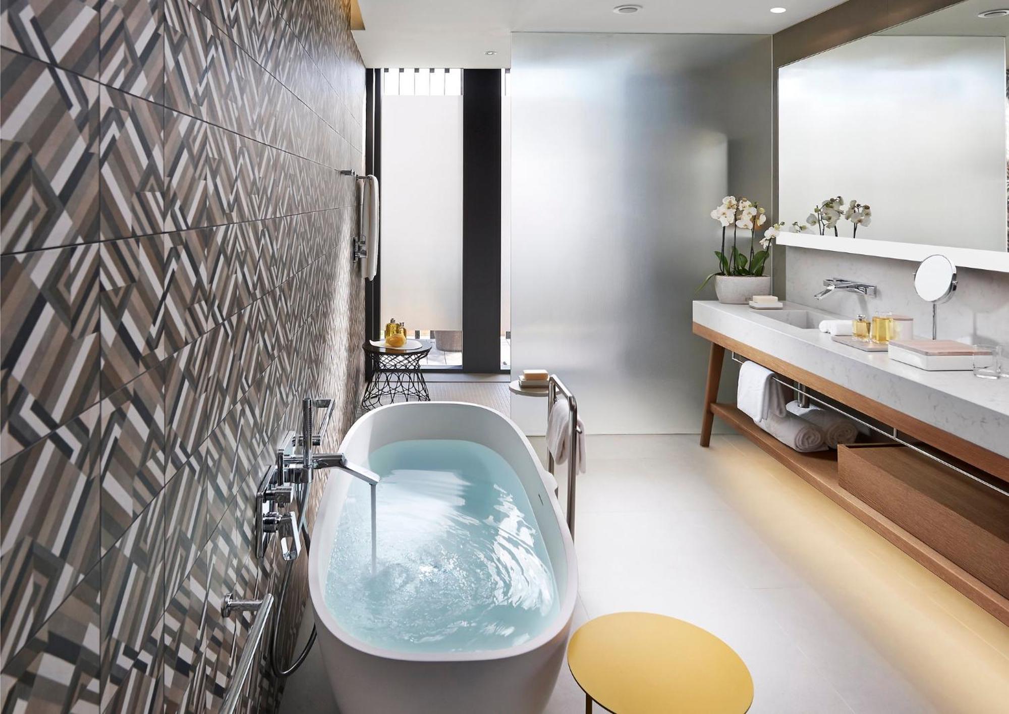 Mandarin Oriental, Hotel