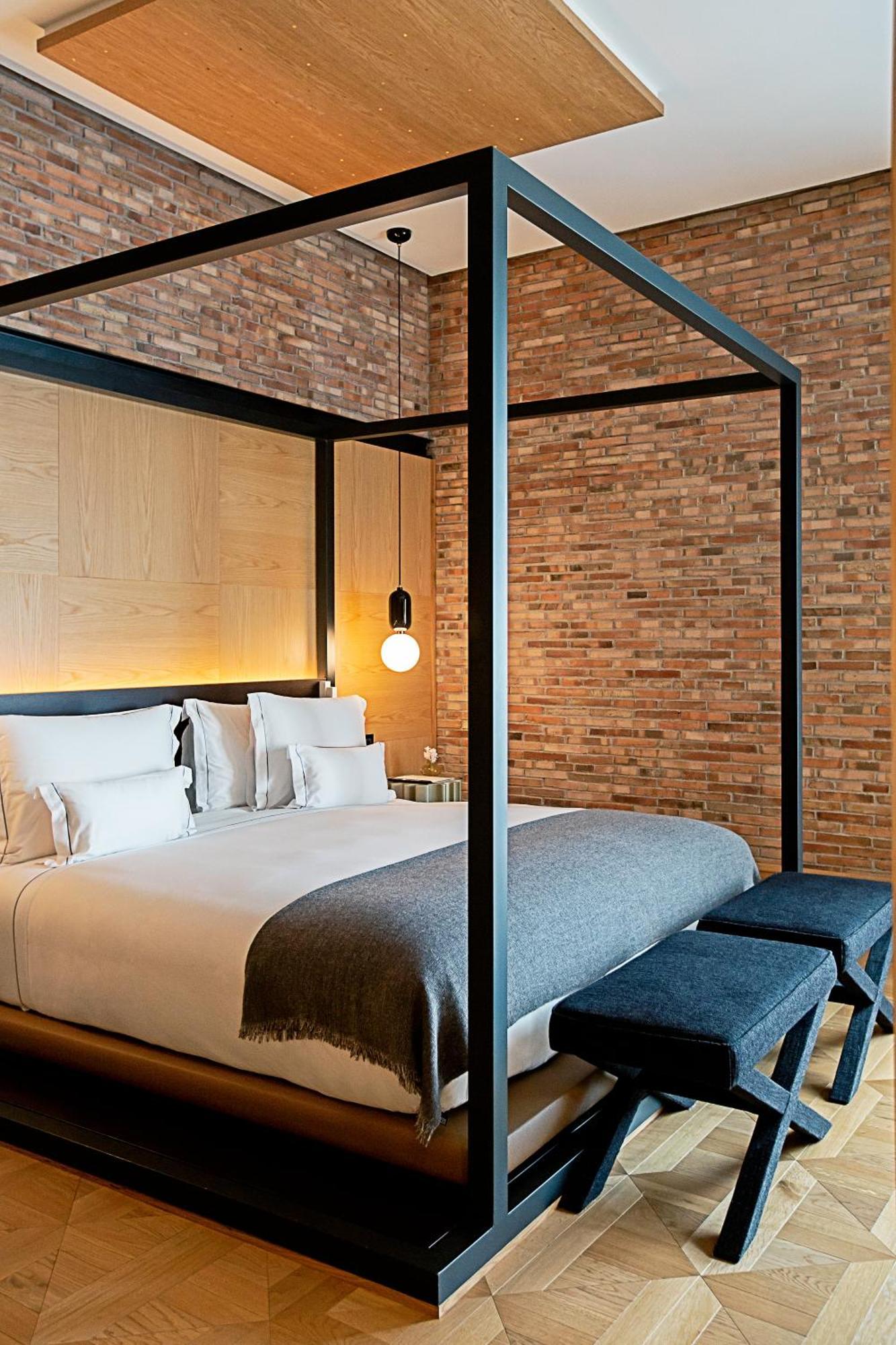 Monument Hotel