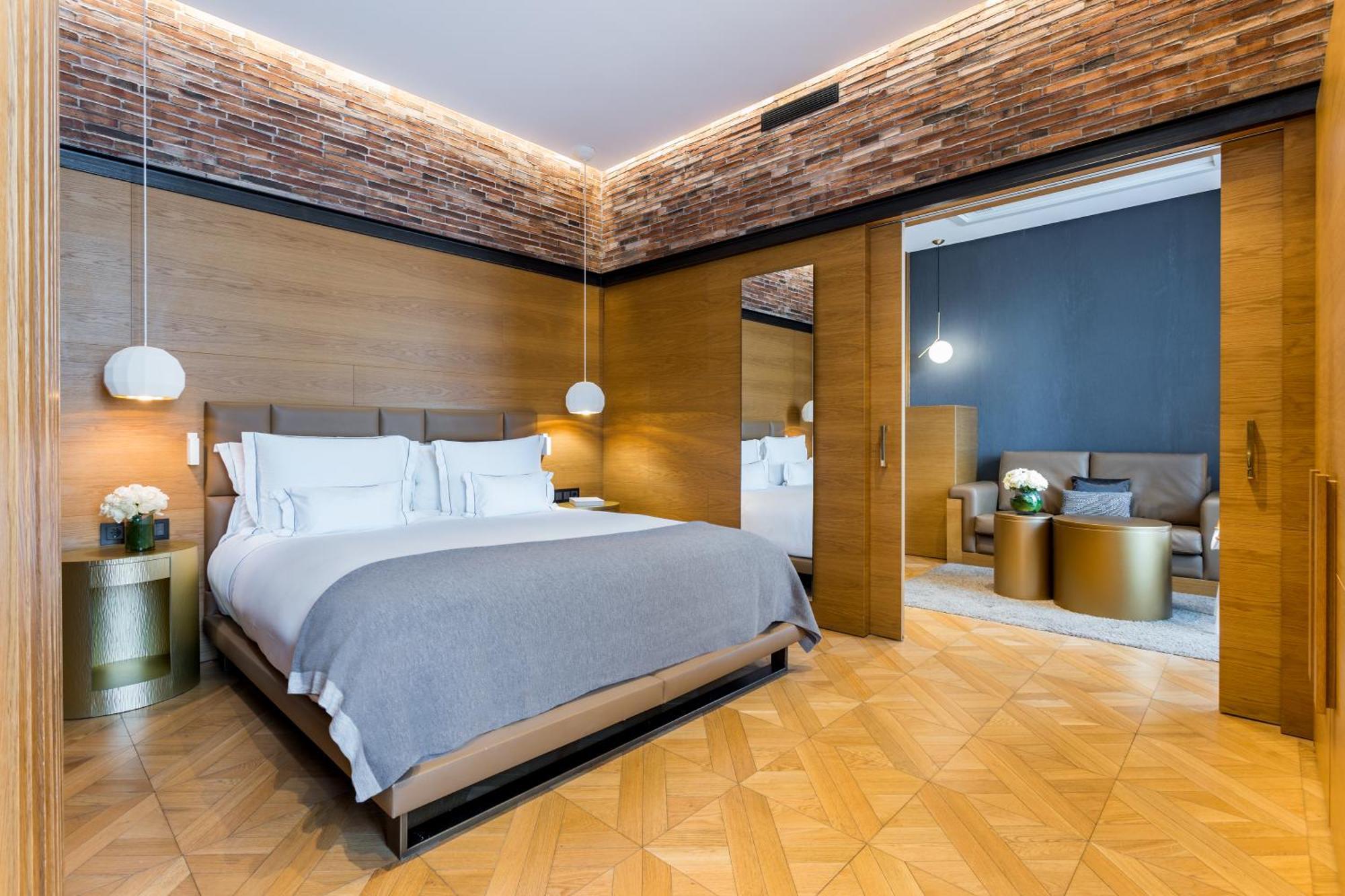 Monument Hotel 5*